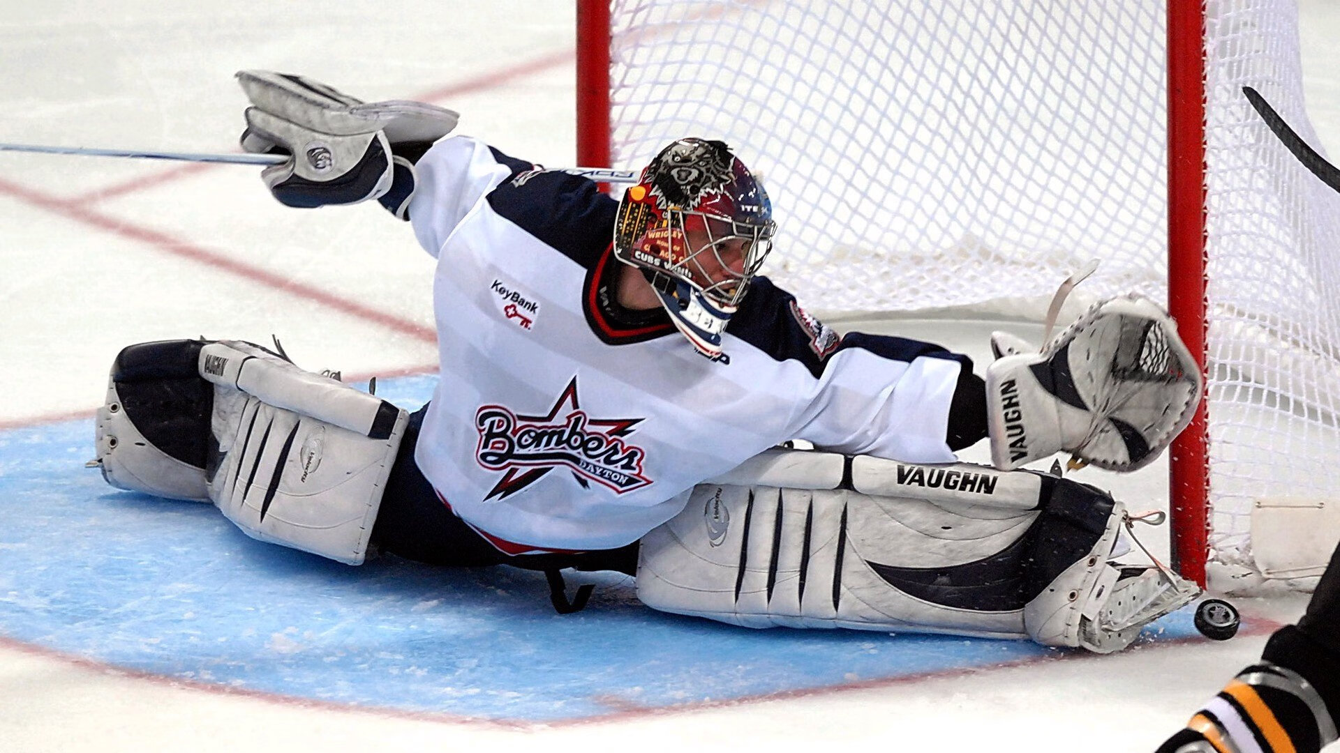 伊朗队雪地滑跪庆祝进球，冻掉了膝盖套，伊朗滑雪胜地